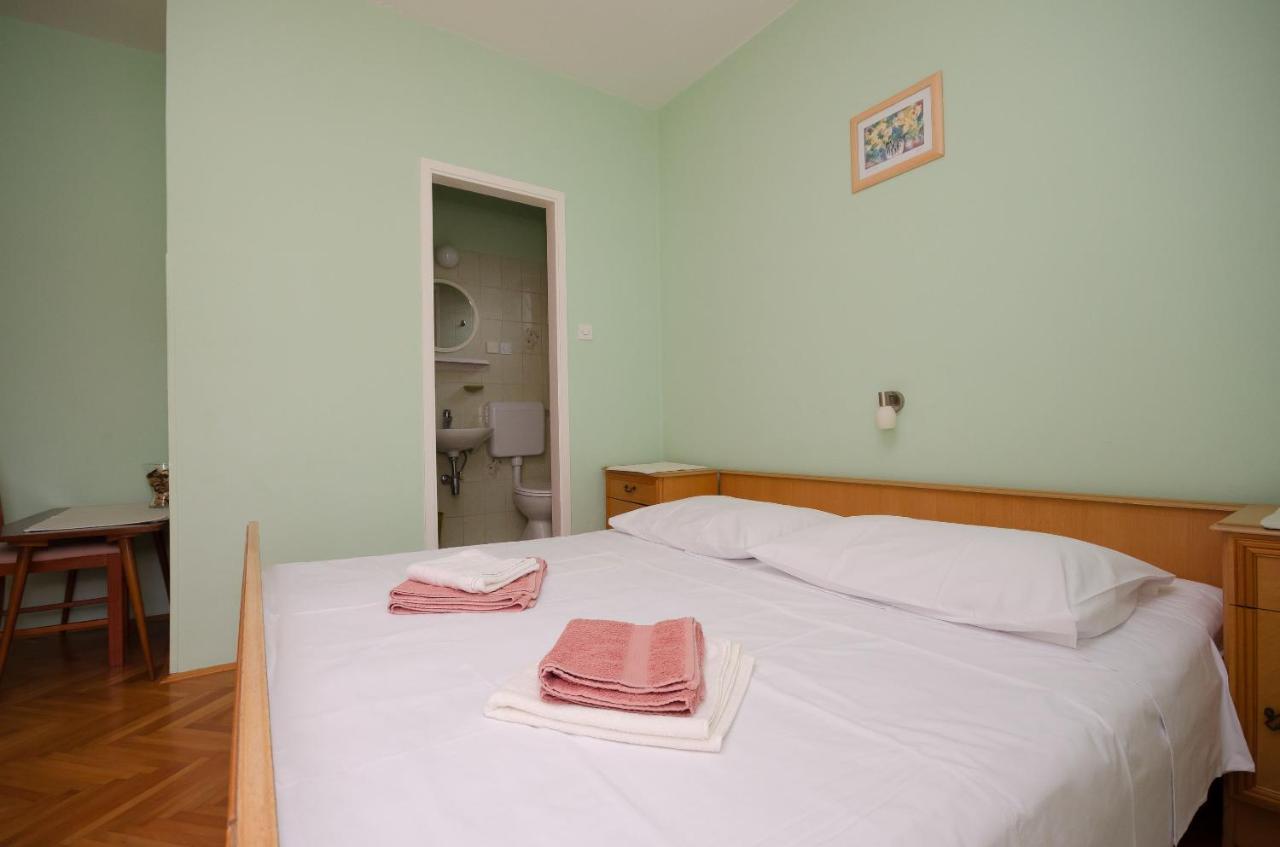 Rooms Mihaela Rab Town Exterior photo