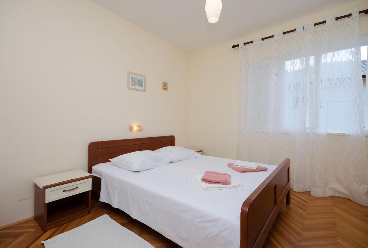 Rooms Mihaela Rab Town Exterior photo