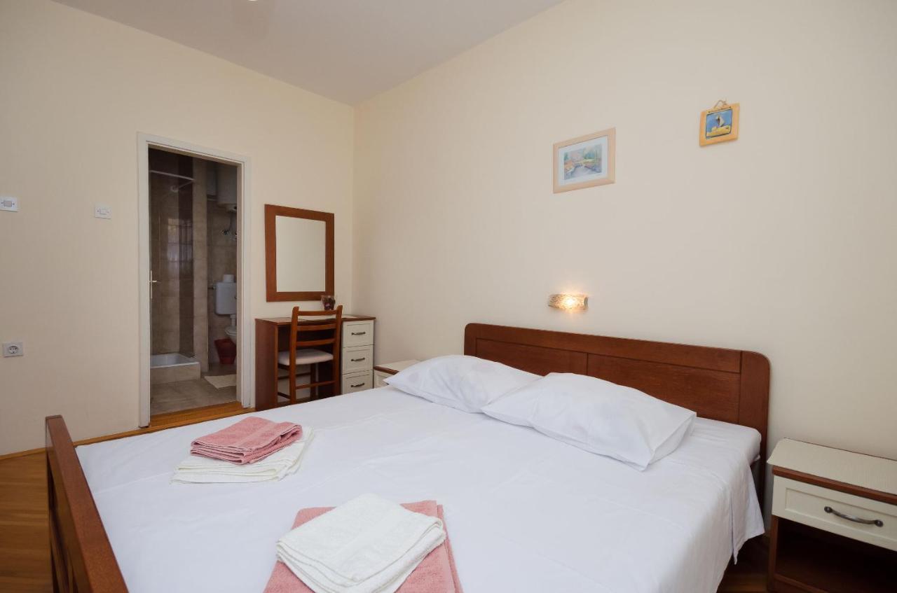 Rooms Mihaela Rab Town Exterior photo